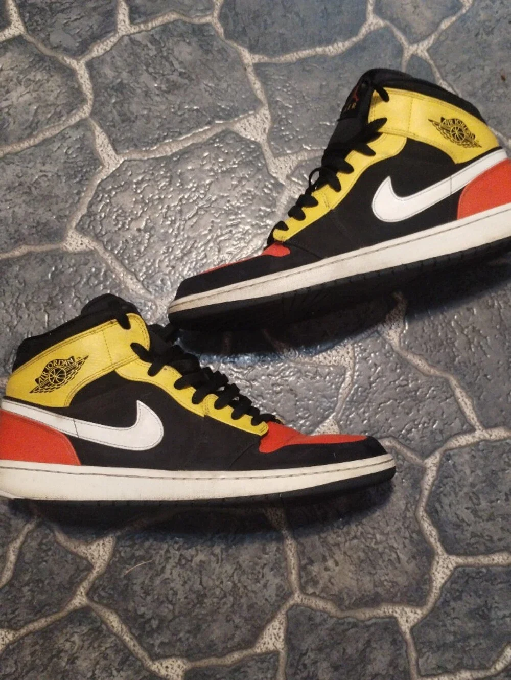 Jordan Nike air jordan 1 mid SE Black / Amarillo Orange men's shoes size 13